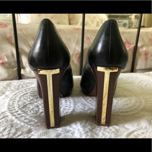 Tory Burch Peep Toe Pumps 🖤